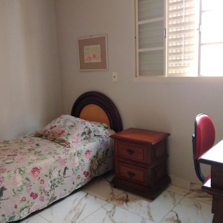 Casa Amarela Lägenhet Uberlândia Exteriör bild